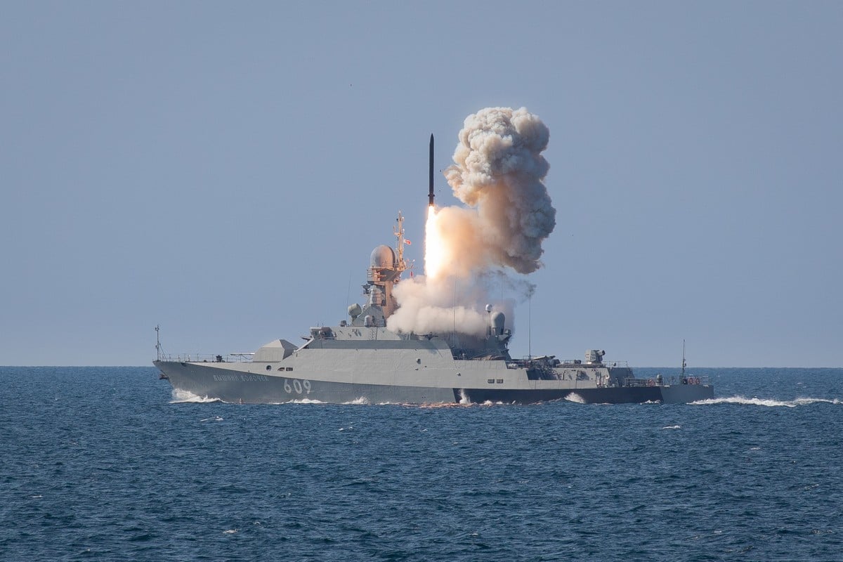 How did the foreign media react to the flight of Russian missiles over Romania?
