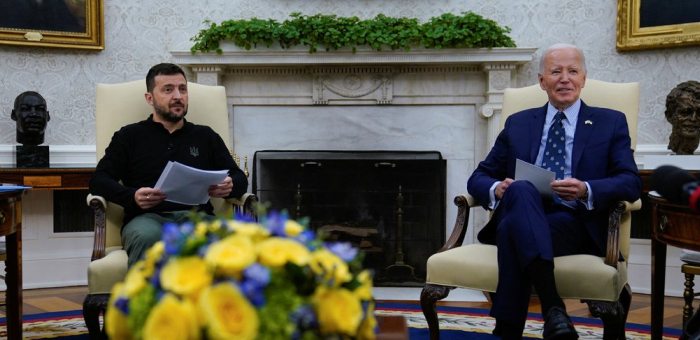 Zelenskyy meets with Biden at the White House