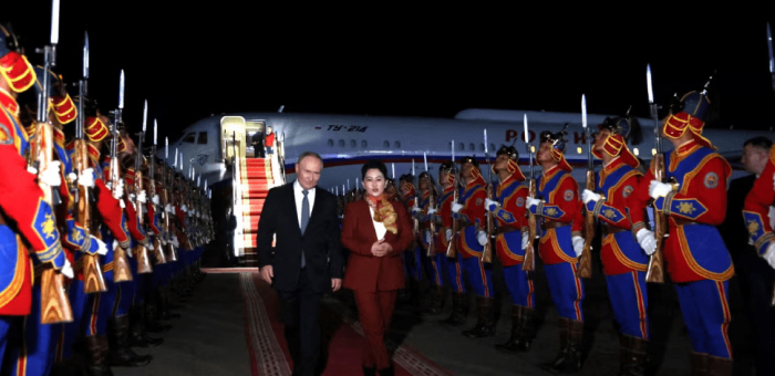Putin arrives in Mongolia: calls for arrest and protests during official visit