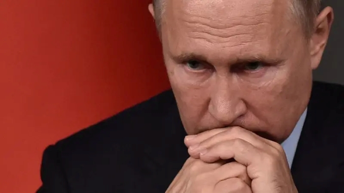 Putin is depicted beeing stressed