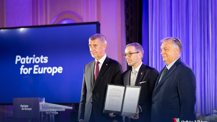 Viktor Orbán (Hungary), Herbet Kikl (Austria) and Andrej Babiš (Czech Republic) while signing the Patriots for Europe manifesto in Vienna on 30 June 2024. The photo captures the signing of a founding document against a backdrop displaying the alliance’s name. The event highlights a new right-wing coalition in European politics aiming to reshape EU policy direction.