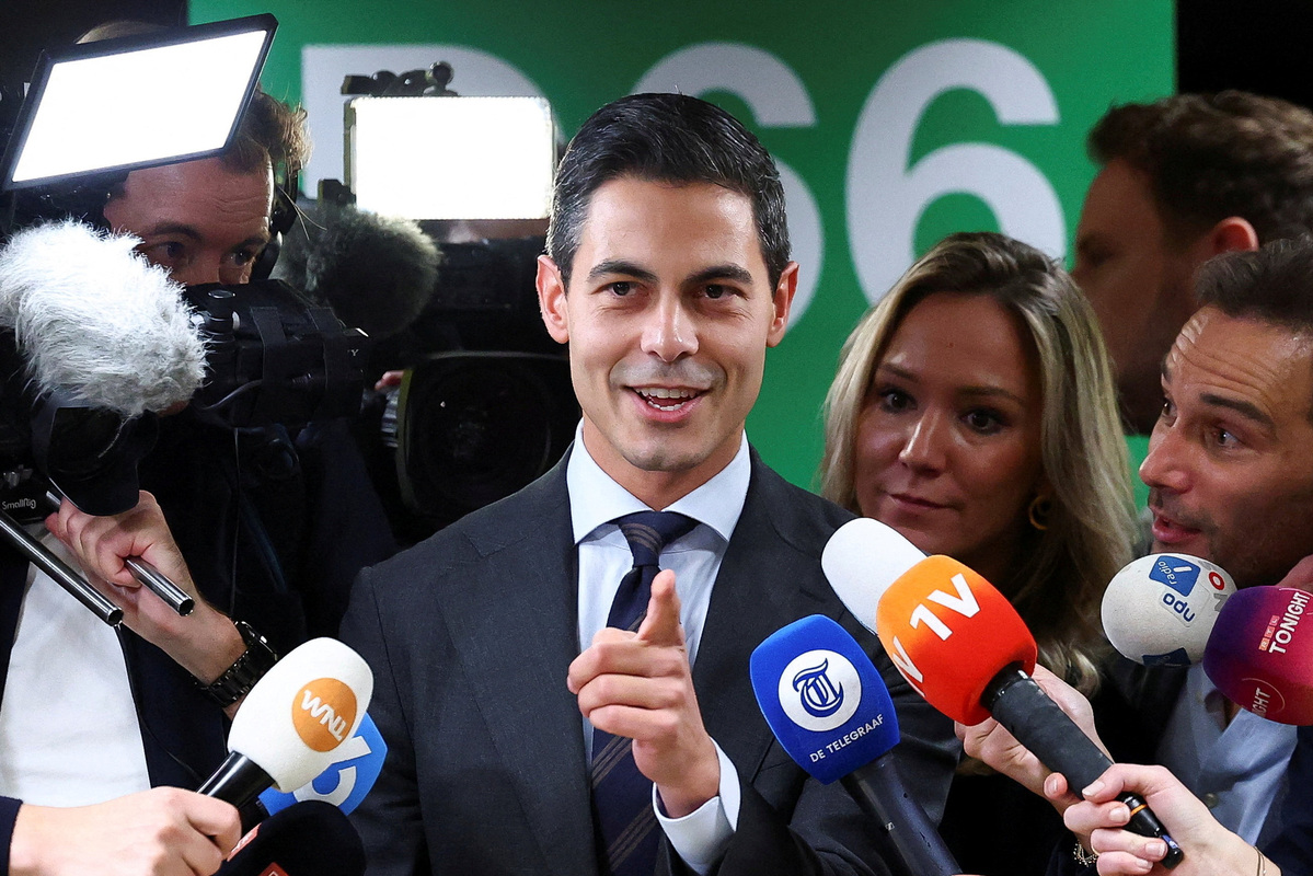 Rob Jetten, leader of the Democrats 66 (D66) party, speaks alongside media representatives in the Dutch parliament / Piroschka Van De Wouw, Reuters