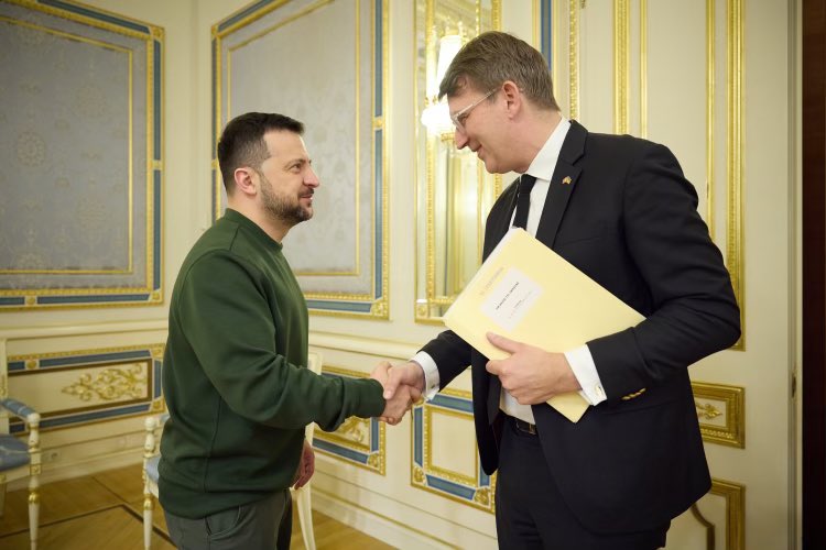 Danish Defense Minister Troels Lund Poulsen met with the President of Ukraine Volodymyr Zelenskyi to congratulate Ukraine on Independence Day, August 24, 2024 / Troels Lund Poulsen on X