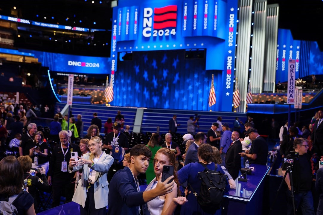 Influencers pose near the social media area of the venue ahead of Day 2 of the Democratic National Convention (DNC) at the United Center, in Chicago, Illinois, U.S., August 20, 2024. REUTERS/Alyssa Pointer/File Photo