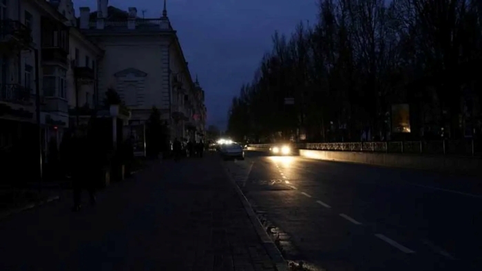 The picture shows dark Chernihiv because of the blackout
