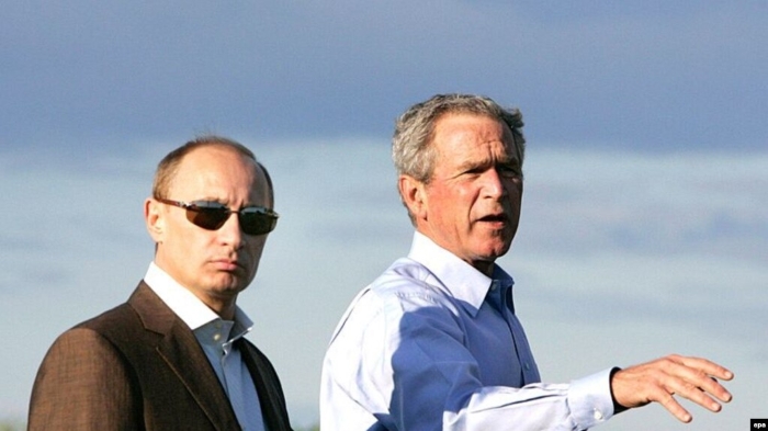 The picture portrays presidents Bush and Putin in Kennebankport