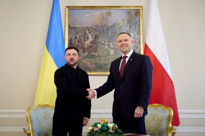 The picture portrays Volodymyr Zelenskyy and Karol Nawrocki in Warsaw