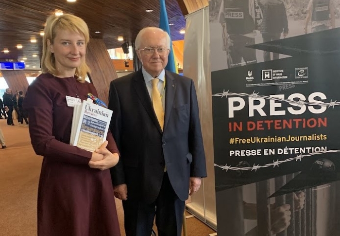 The picture portrays A representative of The Ukrainian Review and honorary member of the delegation Borys Tarasyuk at the opening of the exhibition “Press in Detention”