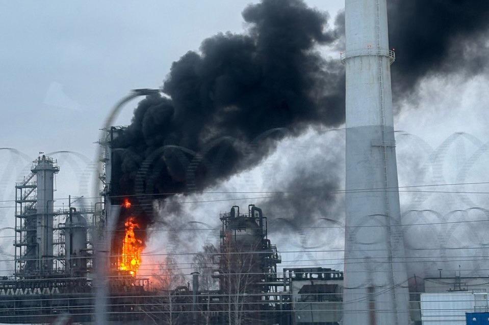 Fire at a Russian refinery / ASTRA