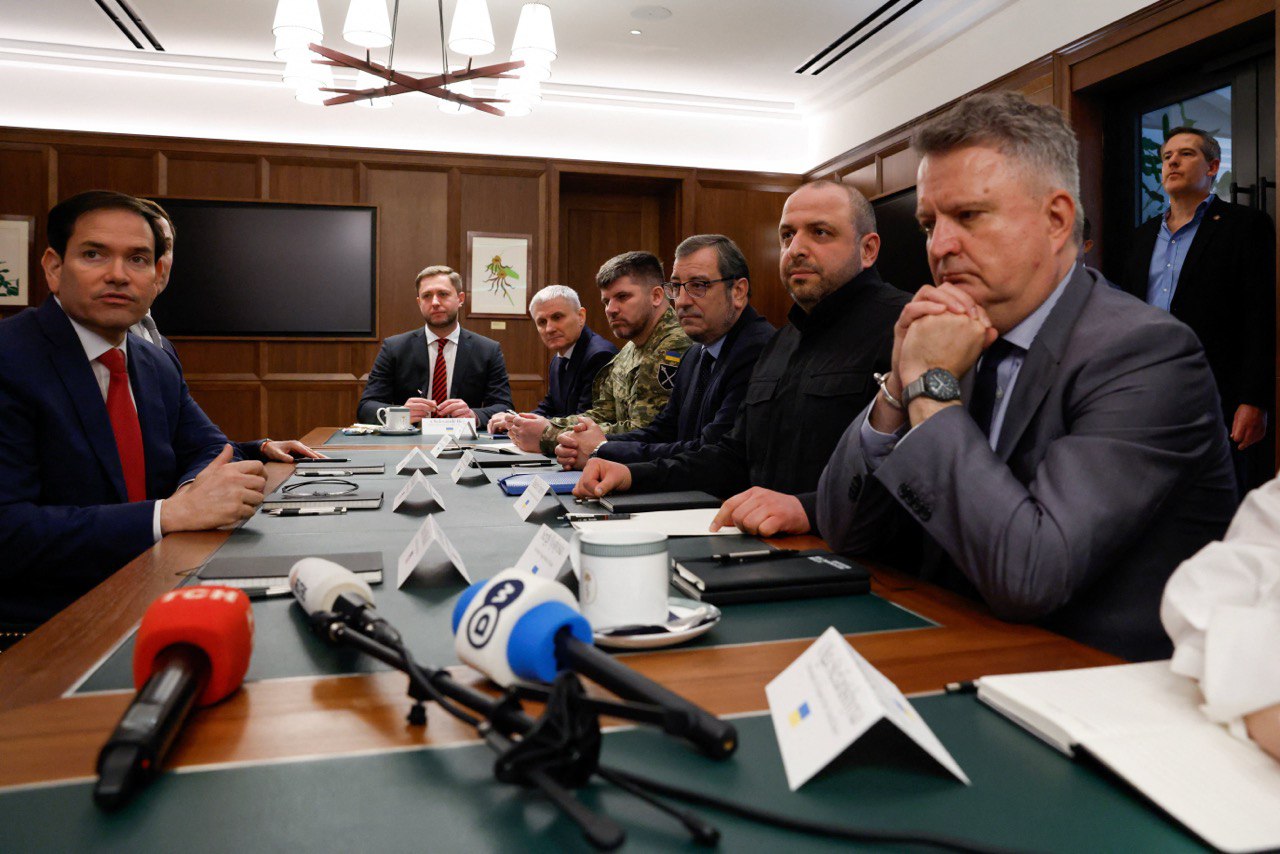 “Delegations of Ukraine and the United States in Miami, 2025 — part of the behind-the-scenes effort to draft a ceasefire framework.”