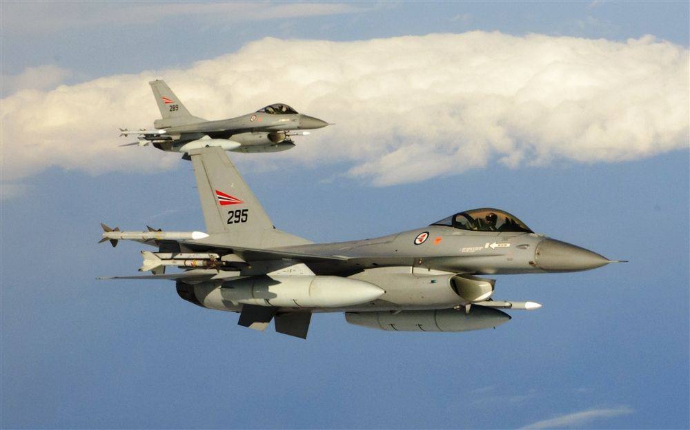 Two Norwegian F-16 fighter jets in the sky