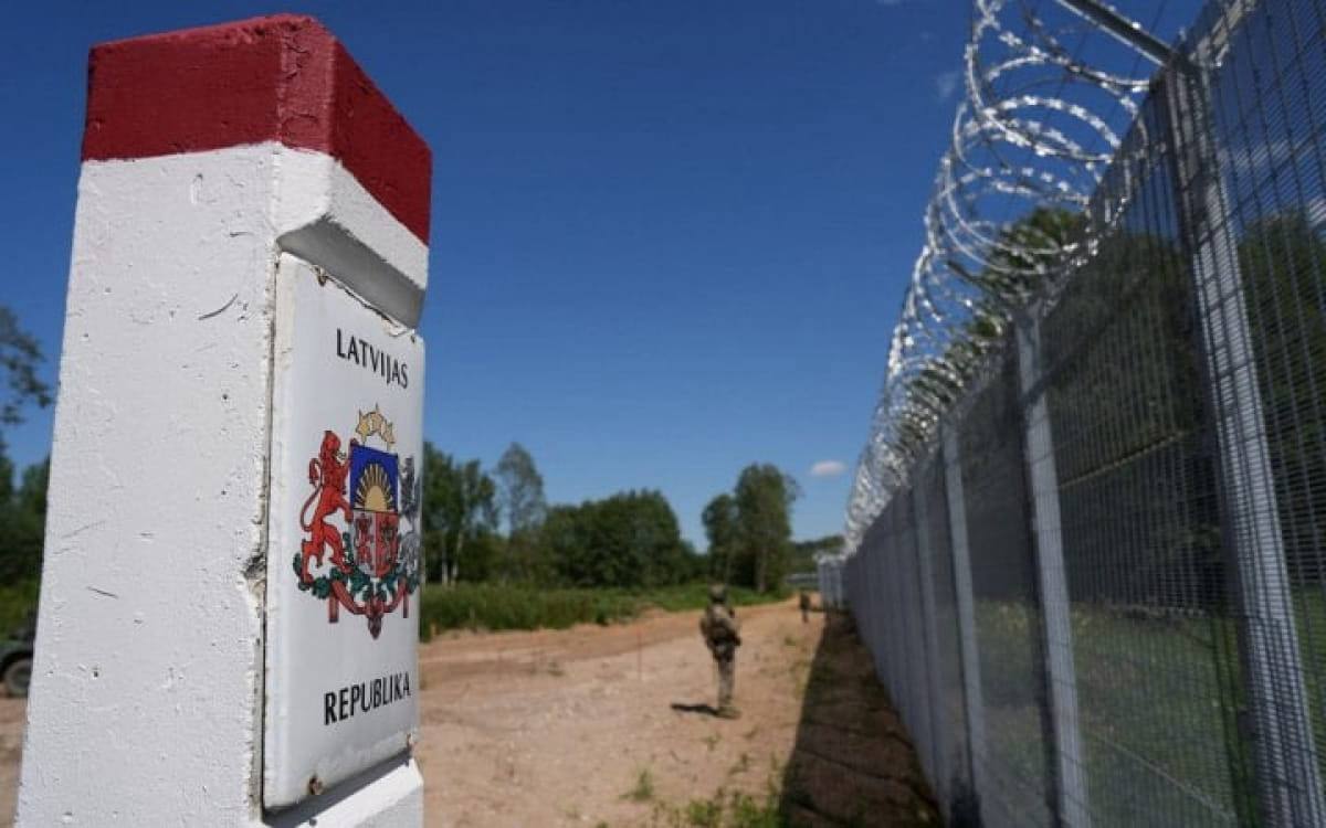 Latvia Completes Fence on Border with Russia