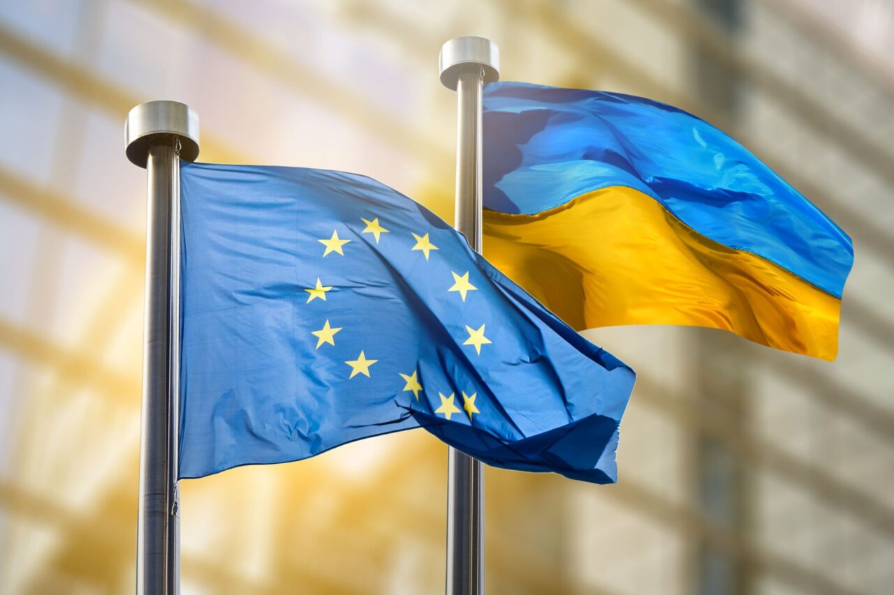Flags of the EU and Ukraine / Open sources