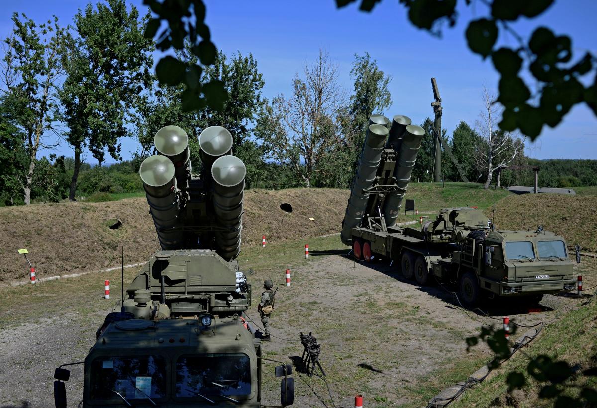 India wants to buy five S-400 systems from Russia / Reutres