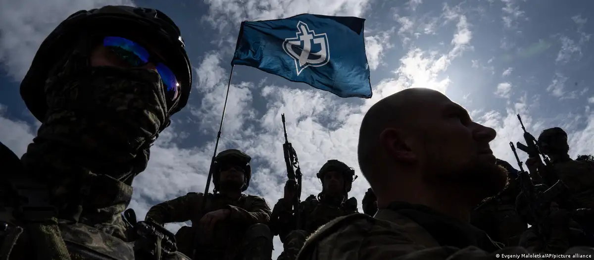 Fighters of the "Russian Volunteer Corps" / Photo by Evgeniy Maloletka/AP/picture alliance
