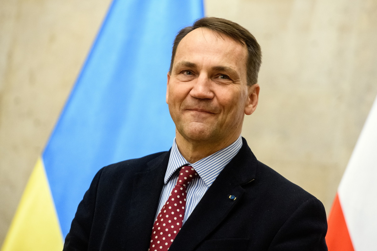 Foreign Minister Radosław Sikorski during a press briefing at the Embassy of the Republic of Poland in Kyiv, Kyiv, Ukraine, December 22, 2023 PAP/Vladyslav Musiienko