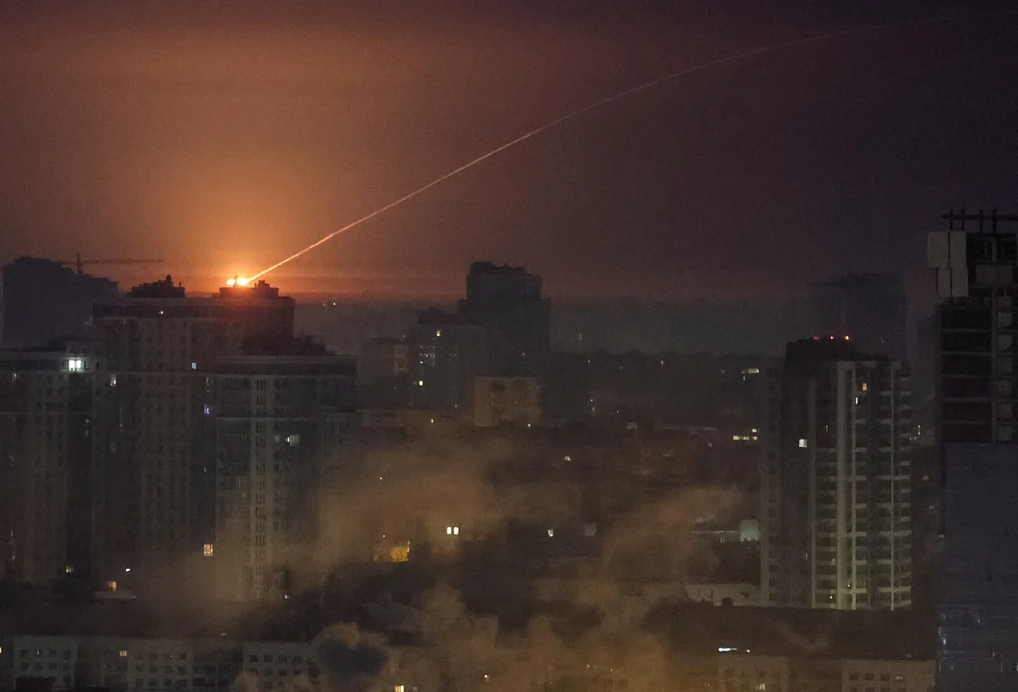 The moment a Russian missile was shot down during the attack on Kyiv. Photo: REUTERS/Gleb Garanich