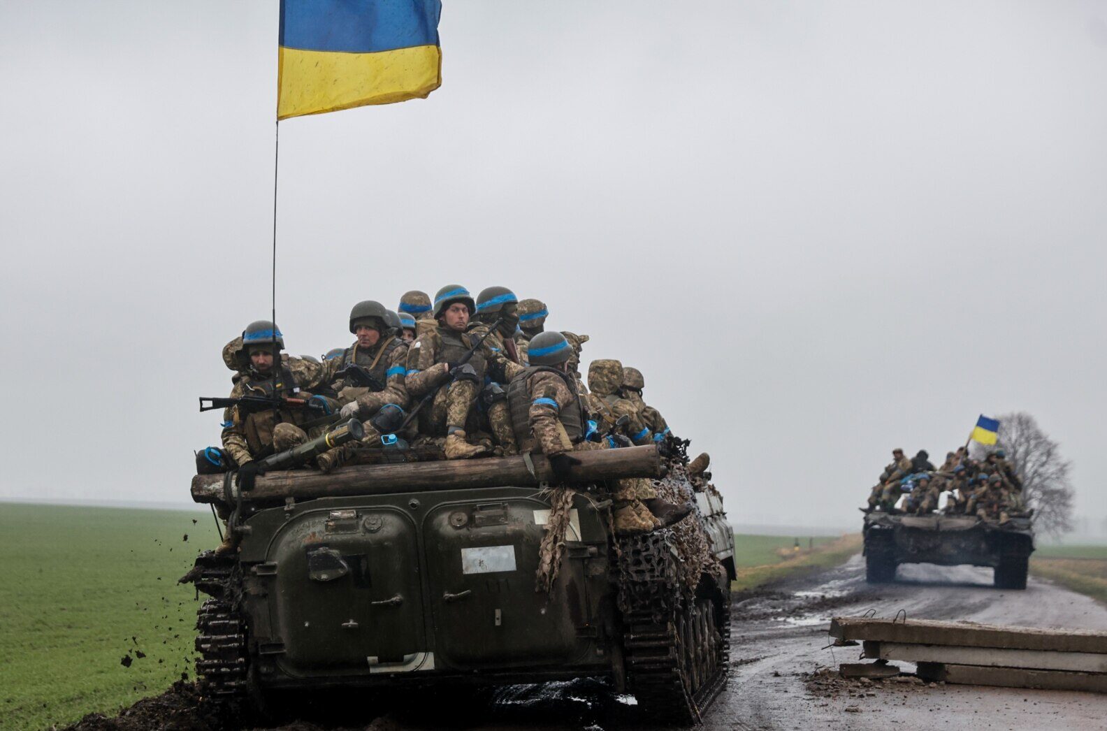 Українські військові рухаються до кордонів України під час звільнення Чернігівщини, квітень 2022 року
