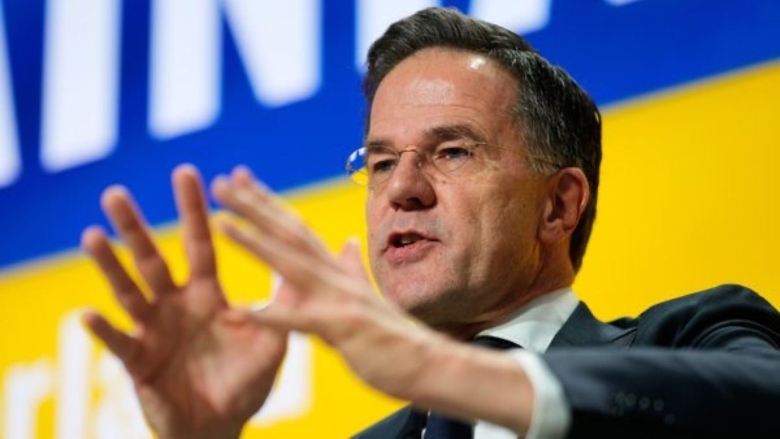 Mark Rutte speaking at a podium during an official event in Davos.