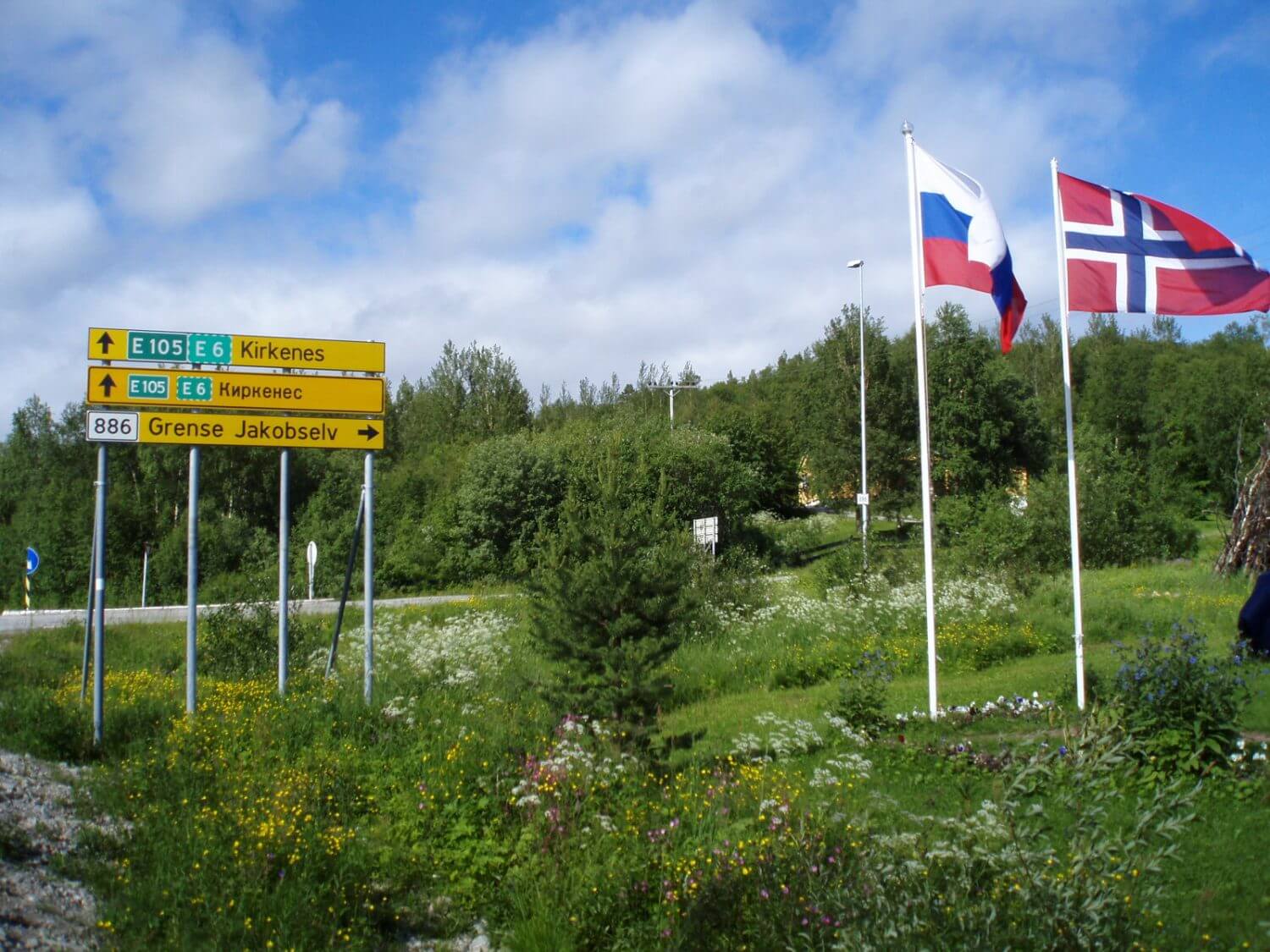 Road signs on the border between Norway and Russia / Photo from open sources