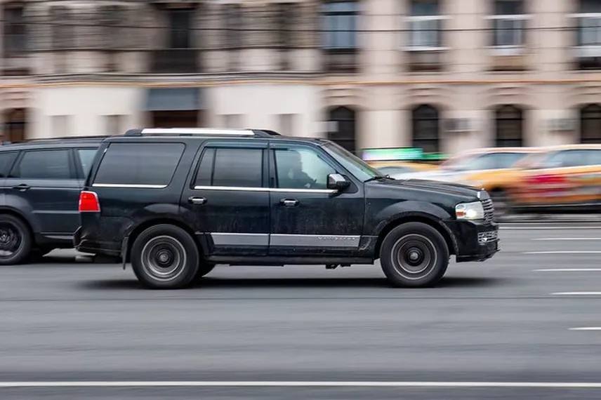 Illustrative photo of a car at high speed