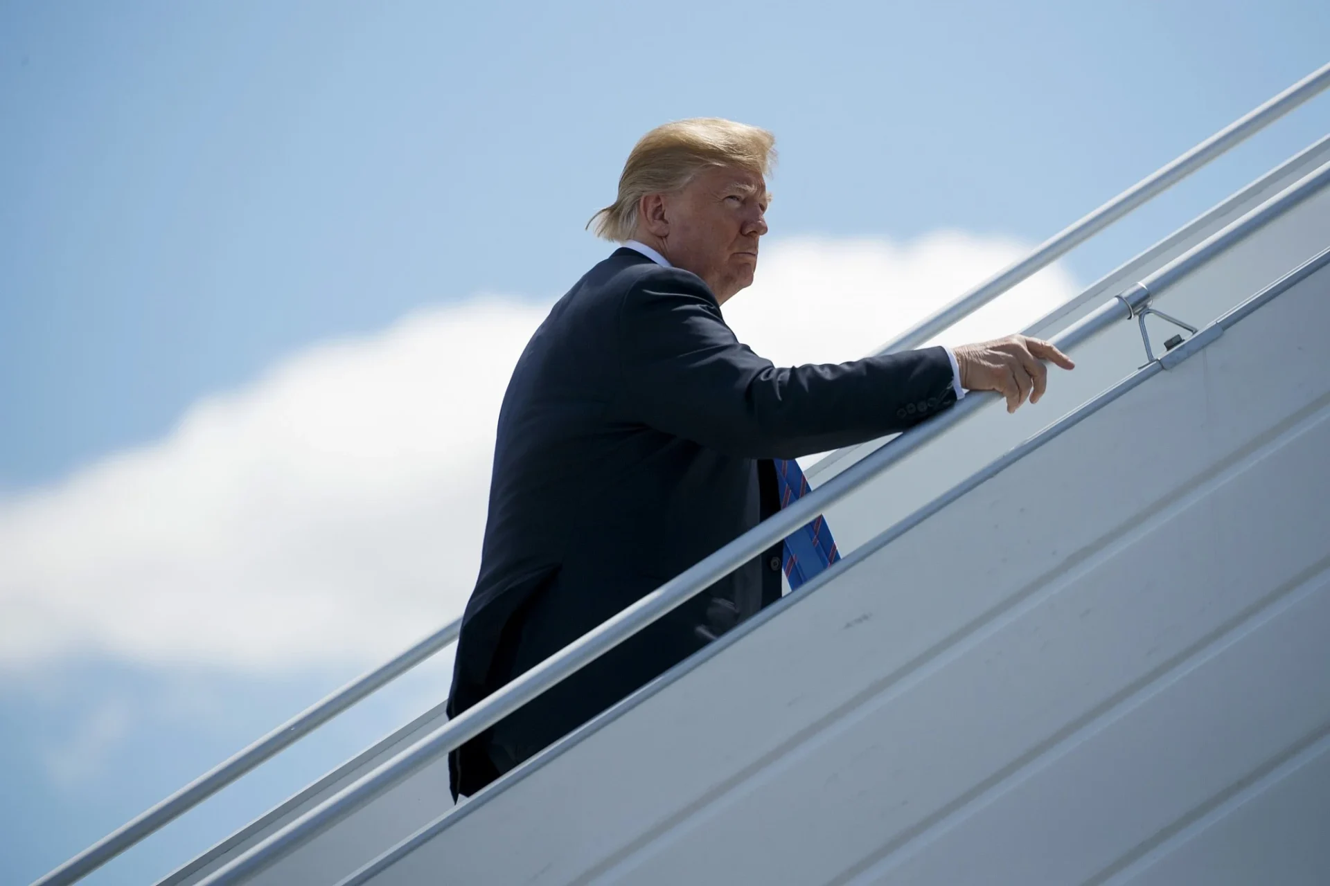 Trump Makes Series of High-Profile Statements on Greenland, Iran, and Zenelskyy
