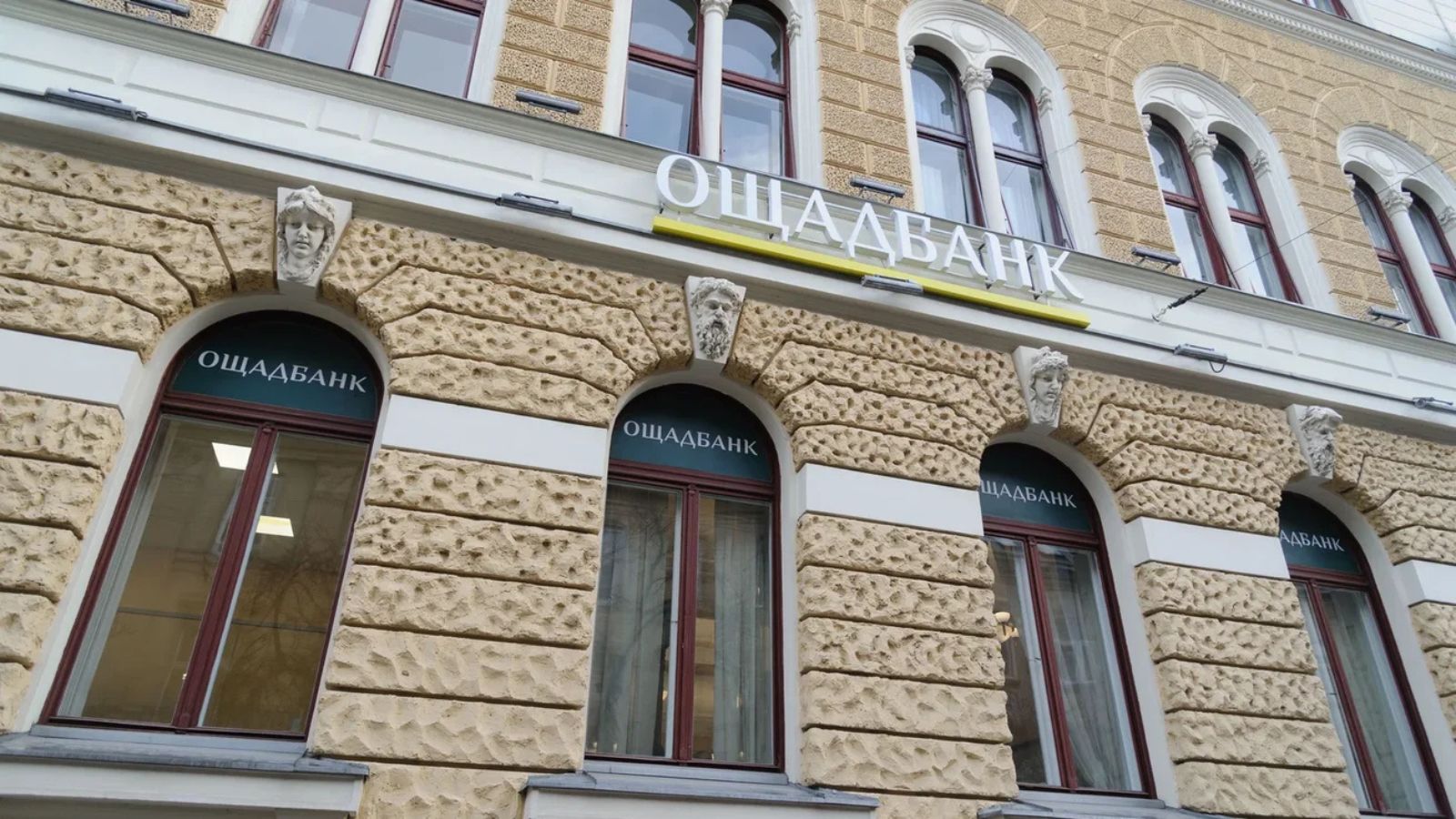 Угорщина затримала українських інкасаторів через відмову від послуг бізнес-партнера Орбана