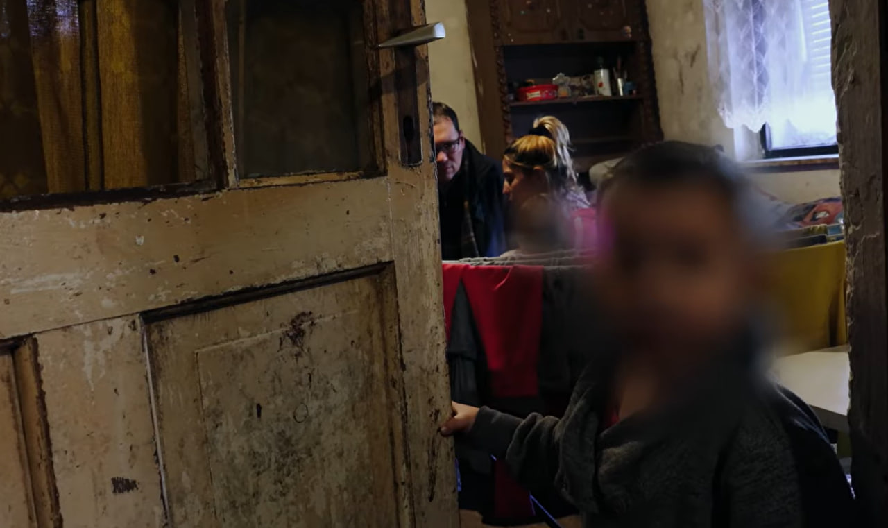 Родина колишнього кандидата, якому погрожували забрати дітей