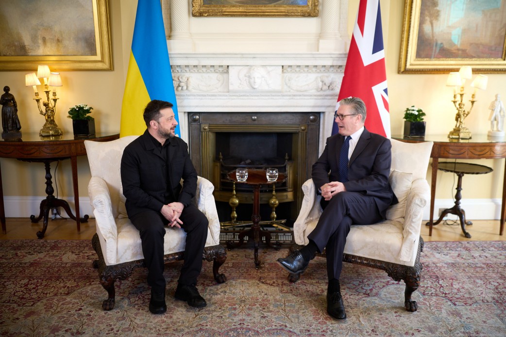 Volodymyr Zelenskyy and Keir Starmer sit on chairs in the office