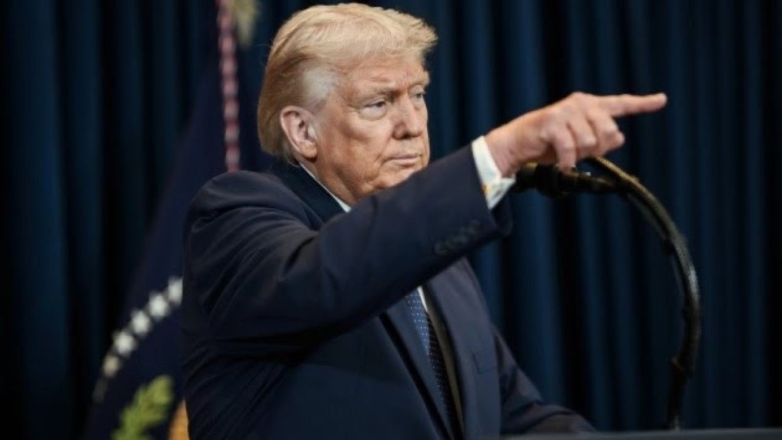 Trump threatens Iran with “hell” over Strait of Hormuz blockade