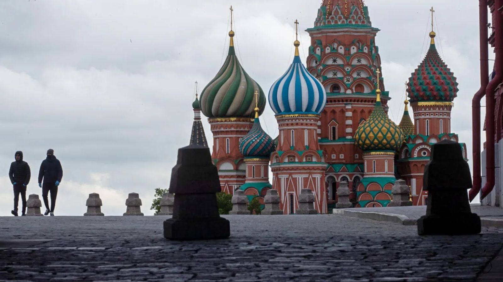 View of Saint Basil's Cathedral on Red Square in Moscow under a cloudy sky.