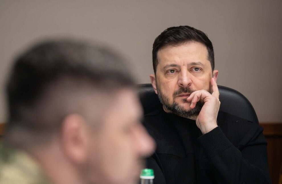Ситуація на фронті покращилась, США продовжують постачати зброю – Зеленський