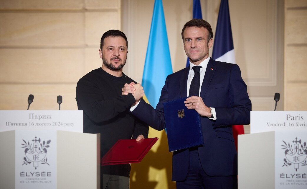 President of Ukraine Volodymyr Zelenskyy with President of the French Republic Emmanuel Macron at a meeting