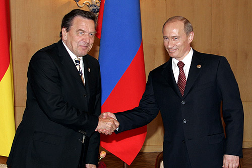 Former German Chancellor Gerhard Schröder and Russian President Vladimir Putin