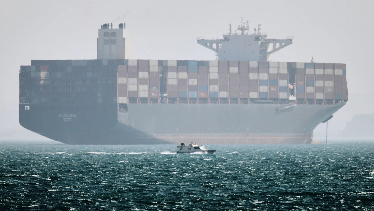 US and Iran exchange new strikes near Strait of Hormuz